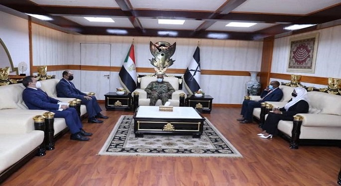 وفد الجامعة العربية يبحث مع البرهان وحمدوك في الخرطوم سبل تسوية الأزمة في السودان