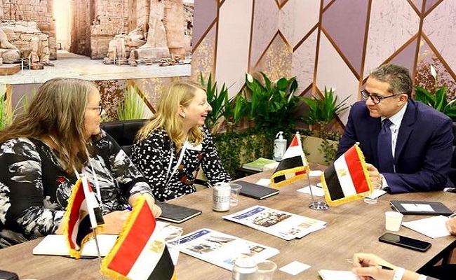 بالصور .. وزير السياحة والآثار يلتقي بمسئولي شركات السياحة والسفر البريطانية خلال فعاليات بورصة لندن