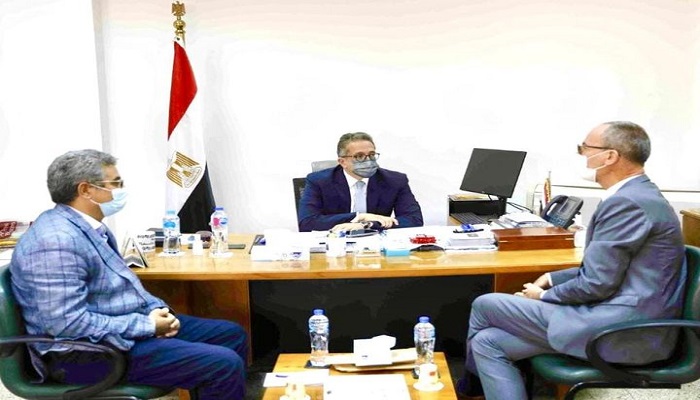 وزير السياحة والآثار يستقبل الاستاذ فانسون روندو مدير قسم المصريات بمتحف اللوفر