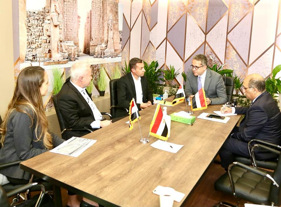 وزير السياحة يجتمع مع كبرى منظمي الرحلات وشركات الطيران بالسوق الإنجليزية