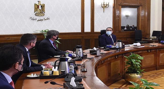 رئيس الوزراء يلتقي ممثلي شركة “كوكاكولا هيلينيك” العالمية و”كوكاكولا مصر”