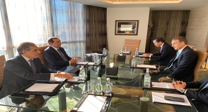 على هامش مؤتمر أديبك 2021 بأبوظبي.. وزير البترول يبحث مع رئيس شركة بى بى البريطانية تعزيز التعاون في صناعة البترول والغاز