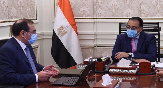 رئيس الوزراء يتابع مع وزير البترول الموقف التنفيذي لمشروعات الوزارة