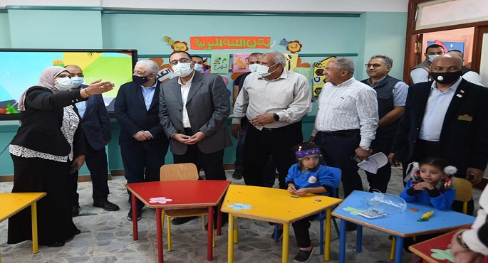 بالصور.. مدبولي يتفقد المدرسة المصرية اليابانية بالخارجة