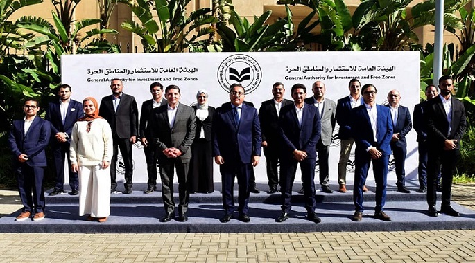 بالصور .. رئيس الوزراء يتفقد مشروعات شباب رواد الأعمال وممثلي الشركات الناشئة بمقر الهيئة العامة للاستثمار والمناطق الحرة