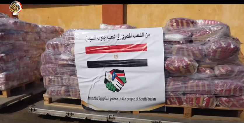 بالفيديو..تنفيذاً لتوجيهات الرئيس السيسى .. مصر ترسل مساعدات غذائية للأشقاء فى جنوب السودان