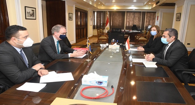 بالصور.. نائب وزير الإسكان يلتقي السفير السويدي بالقاهرة لبحث التعاون المشترك فى مجالات إنشاء المدن الذكية