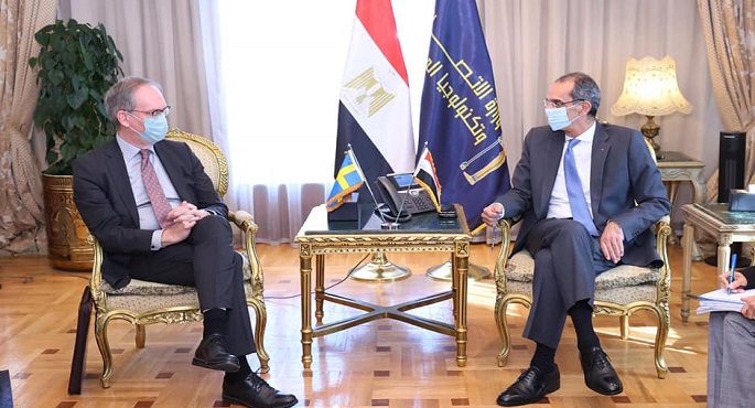 بالصور.. وزير الاتصالات يبحث التعاون مع سفير السويد في مجالات الذكاء الصناعي والأمن السيبراني