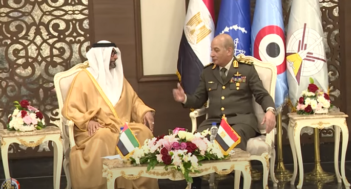 بالفيديو..وزير الدفاع يلتقي وزير الدولة لشئون الدفاع الإماراتي خلال فعاليات معرض”EDEX 2021″