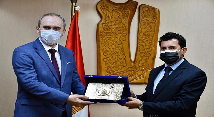 بالصور.. وزير الشباب والرياضة يبحث مع سفير بيلاروسيا بالقاهرة تعزيز التعاون المشترك