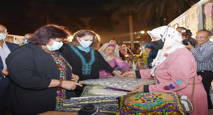 بالصور.. وزيرة الثقافة تفتتح الدورة 14 من مهرجان الحرف التقليدية والتراثية
