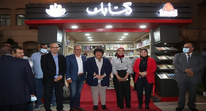 بالصور.. وزيرة الثقاقة تدشن أول منفذ لـ”كشك كتابك” كنموذج للمشاركة بالمبادرة الرئاسية حياة كريمة