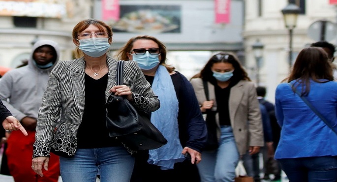 الجارديان: كبار مسئولي الصحة في بريطانيا ينصحون الحكومة بفرض تدابير لمواجهة أوميكرون