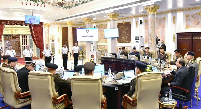 بالفيديو والصور.. السيسي: القوات المسلحة تتبع كافة المعايير العلمية لاختيار صفوة المتقدمين للكليات العسكرية