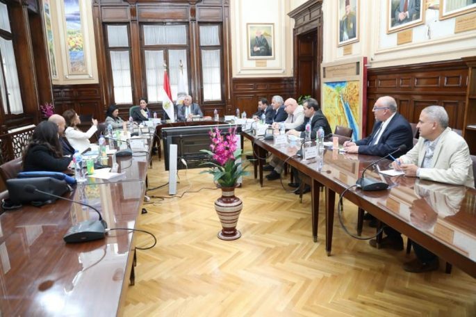 بالصور.. وزير الزراعة يبحث مع مسئولي منظمة الصحة سبل دعم جهود الدولة لمقاومة مضادات الميكروبات