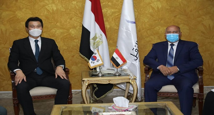 بالصور .. وزير النقل يبحث مع سفير كوريا الجنوبية إنهاء الإجراءات الخاصة بمشروع تحديث نظم الإشارات لخط “الأقصر/السد العالي”