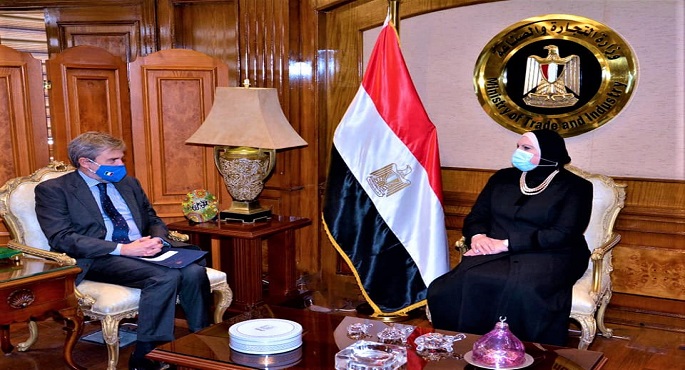 بالصور .. وزيرة التجارة تبحث مع السفير الإيطالي تنمية التعاون الاقتصادي والتجاري بين البلدين