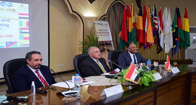 بالصور .. وزير الري يكرم 20 من المتدربين الأفارقة يمثلون ١٥ دولة