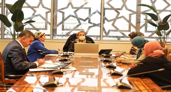 وزيرة البيئة تعقد أول اجتماع بمبنى الوزارة بالعاصمة الإدارية الجديدة