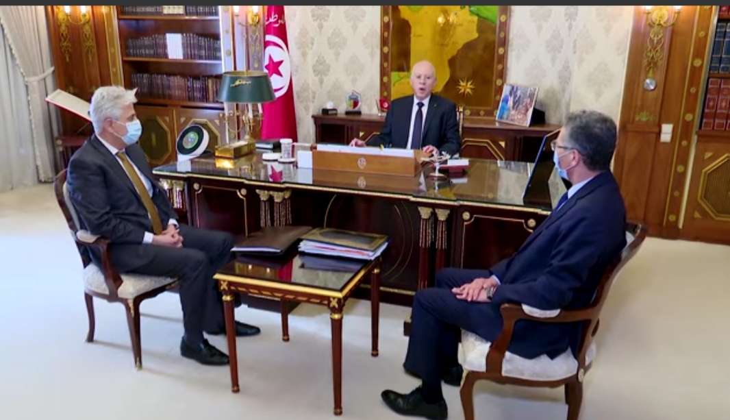 قيس سعيد يستقبل وزيري الدفاع الوطني والداخلية التونسيين