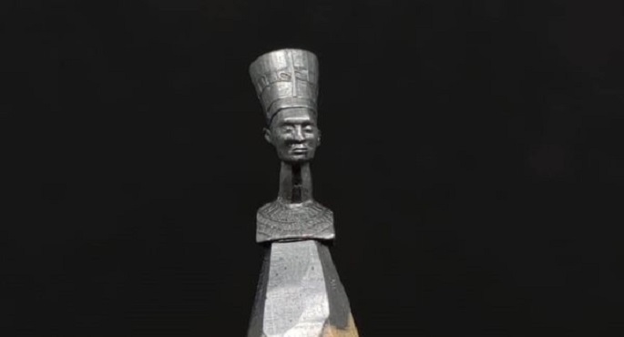 رئيس الأوبرا يفتتح معرضا للنحت على الأقلام الرصاص بقاعة صلاح طاهر