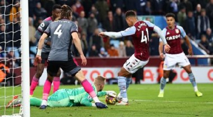 أستون فيلا يفوز على ليستر سيتي بثنائية بالدوري الإنجليزي