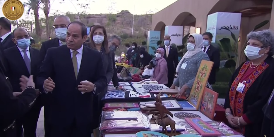 بالصور .. السيسي يؤكد خلال تفقده معرض الحرف التراثية بأسوان إحياء الصناعات التراثية وتطويرها
