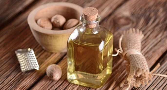 زيت جوزة الطيب يساعد فى علاج عسر الهضم والتهابات الفم