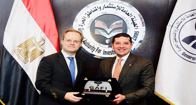 رئيس هيئة الاستثمار يبحث مع السفير البريطاني تعزيز العلاقات الاستثمارية بين الجانبي