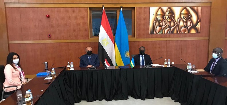 بالصور.. وزير الخارجية يبحث مع نظيره الرواندي في كيجالي تعزيز العلاقات بين البلدين