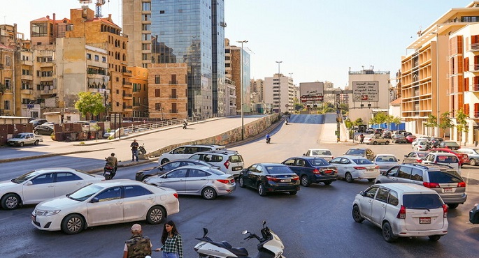 قطع الطرقات بلبنان تزامنا مع إضراب قطاع النقل البري