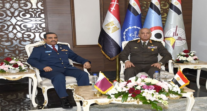 بالصور .. وزير الدفاع يعقد عدداً من اللقاءات على هامش «EDEX – 2021»