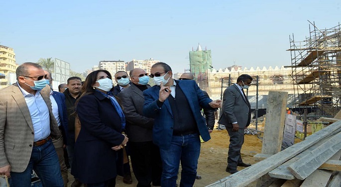 بالصور.. محافظ القاهرة ومساعد رئيس الوزراء يتفقدان تطوير حدائق الفسطاط وساحة جامع عمرو بن العاص