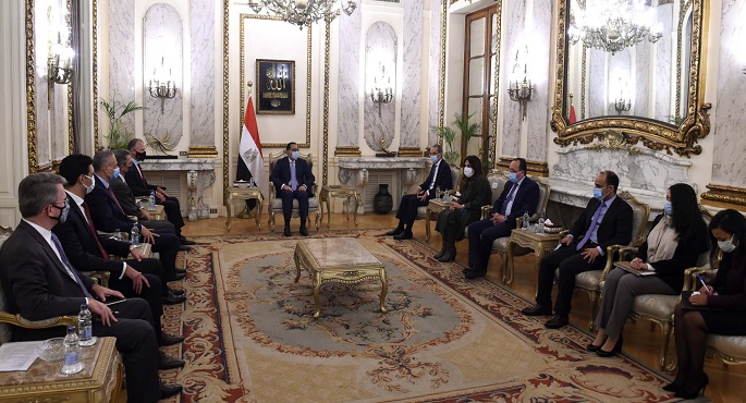 رئيس الوزراء يبحث مع مسئولي شركة “هانيويل” الأمريكية توسيع نشاطها في مجالات النفط والغاز والتكرير في مصر