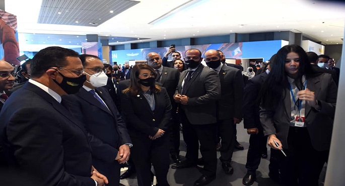 بالصور .. على هامش مشاركته في مؤتمر مكافحة الفساد .. رئيس الوزراء يتفقد جناح هيئة الرقابة الإدارية بمركز المؤتمرات الدولية