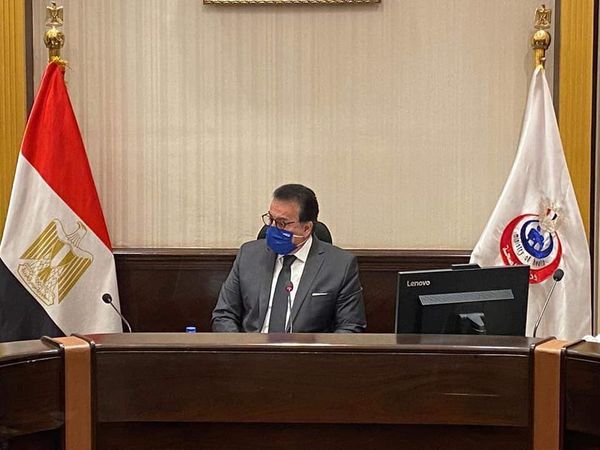 بالصور.. وزير التعليم العالي يعقد اجتماعاً مع أمانة المراكز الطبية المتخصصة لبحث سبل تطوير علاج الأورام