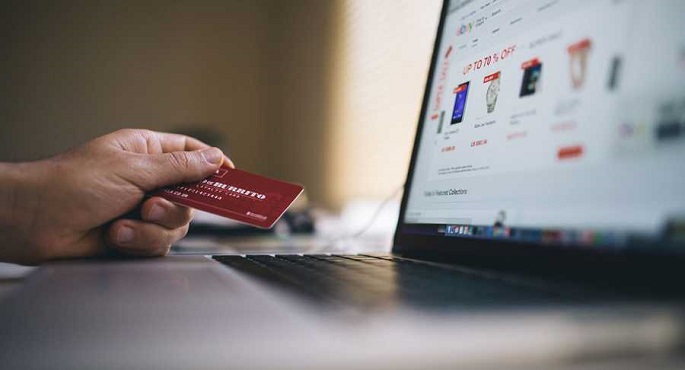 عملية شراء أونلاين تعيد لم شمل أسرة لم تتقابل منذ 30 عاما