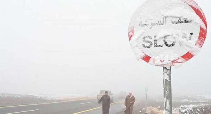 عكاظ : السعودية تشهد بردا غير مسبوق والثلوج تغطي 6 مدن