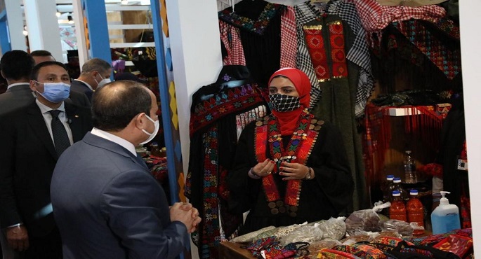 بالصور.. الرئيس السيسي يزور جناح “معرض مصر سيناء” ضمن فعاليات منتدى شباب العالم