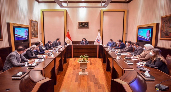خالد عبد الغفار يعقد اجتماعا لمتابعة الموقف التنفيذي للانتهاء من أعمال تطوير المنشآت الطبية للعمل ضمن “حياة كريمة”