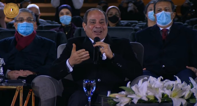 الرئيس السيسي يوجه التحية للقائمين على عرض المظلات بحفل ختام منتدى شباب العالم