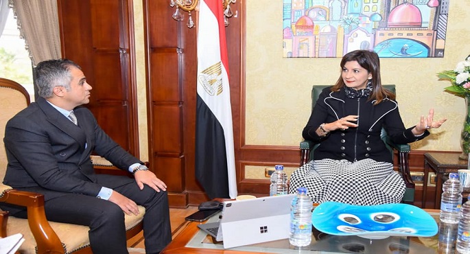 بالصور.. وزيرة الهجرة تستقبل الرئيس التنفيذي لمؤسسة شباب القادة لبحث التعاون مركز الوزارة الهجرة للحوار والمؤسسة