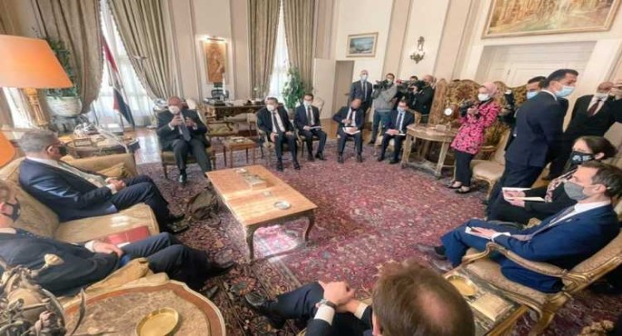 شكرى يعقد جلسة مباحثات مع رئيس الدورة الحالية لمؤتمر تغير المناخ
