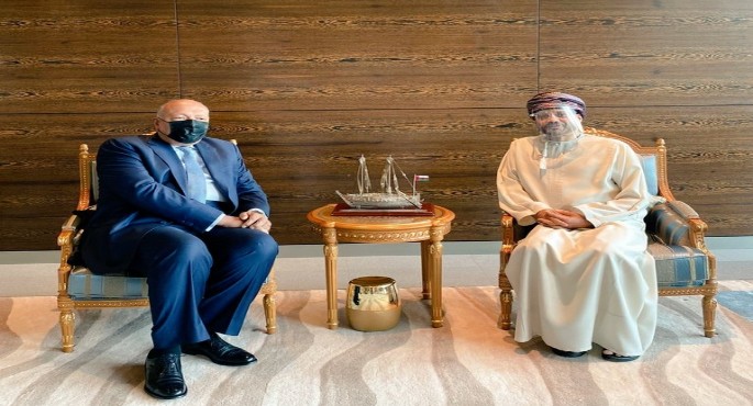 بالصور .. وزير الخارجية يصل مسقط للمشاركة فى اجتماعات اللجنة المشتركة مع سلطنة عمان