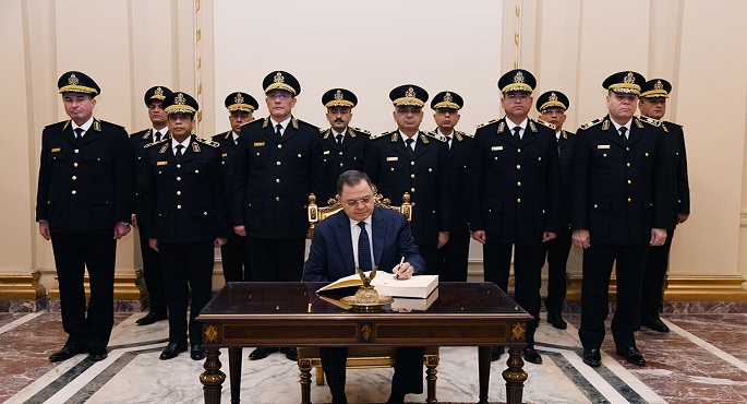 بالفيديو.. وزير الداخلية وأعضاء المجلس الأعلى للشرطة يسجلون كلمة للرئيس السيسي بقصر عابدين