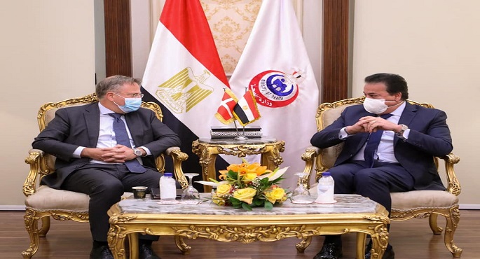 بالصور .. خالد عبد الغفار يبحث مع السفير الدنماركي لدى مصر سبل التعاون في القطاع الصحي