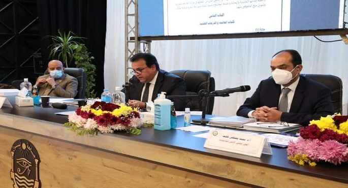 بالصور .. الأعلى للجامعات : استمرار امتحانات الترم الأول والالتزام بالجدول الزمنى للثانى