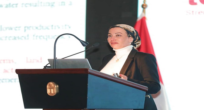 بالصور.. وزيرة البيئة تستعرض فرص الشراكة مع القطاع الخاص فى مواجهة آثار تغير المناخ