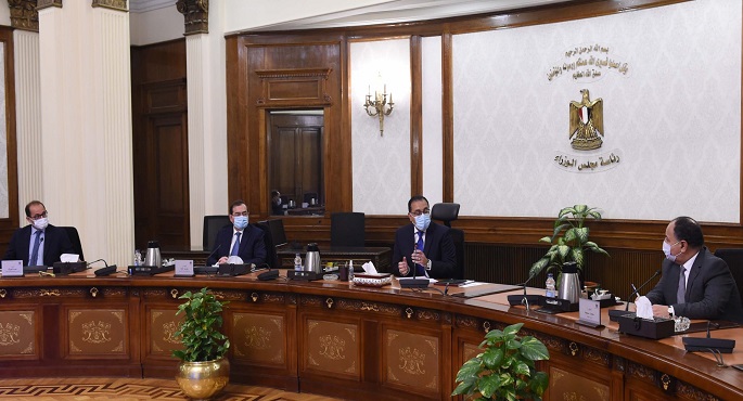 رئيس الوزراء يتابع موقف فض التشابكات المالية.. وتخفيض مديونية “البترول” المستحقة على “المالية”