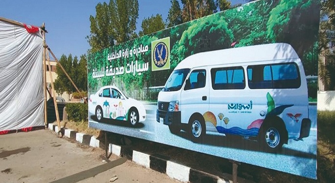 البترول والداخلية تحولان 800 سيارة أجرة بأسوان للغاز مجاناً